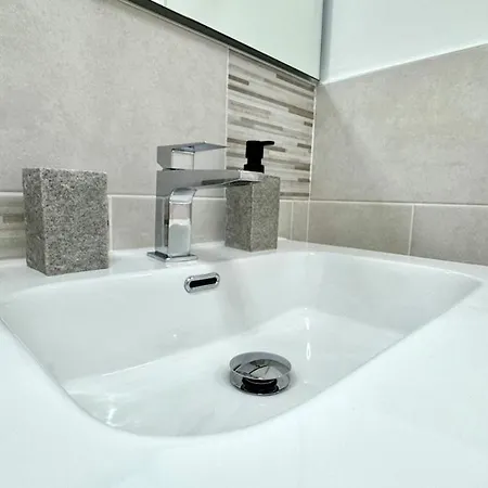 Le Cocoon - Proche Centre - Climatisation - Wifi * Mentona